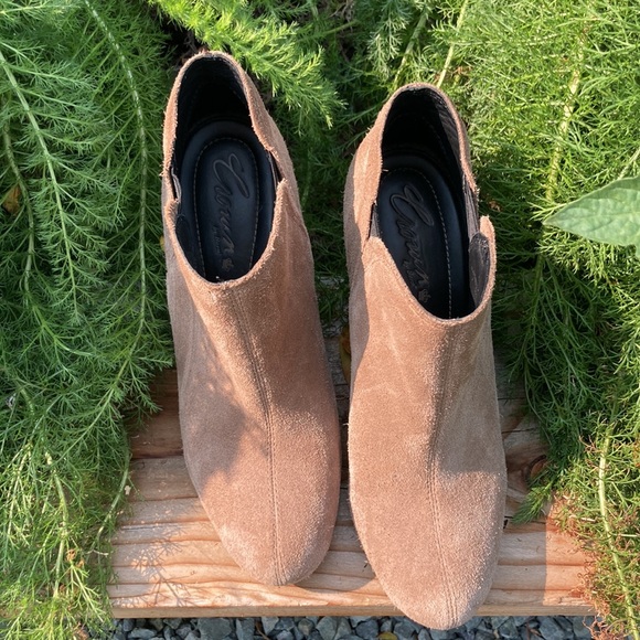 Crown by Born “Faylan” Coco Suede Ankle Boots, wedge heel, size 7 women’s - Picture 5 of 10